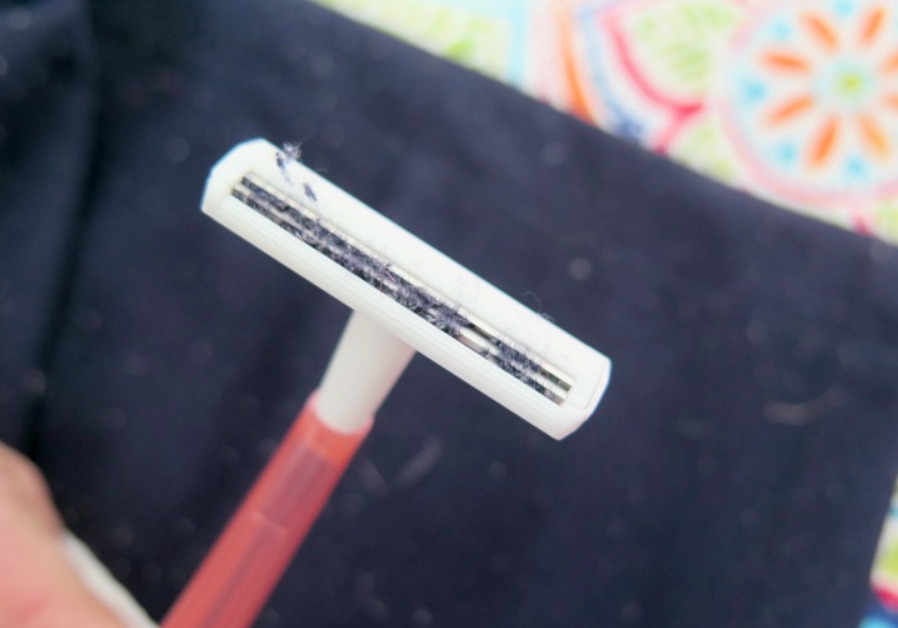 Use a Razor - How to Remove Lint From Clothes